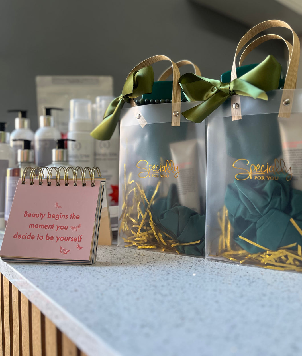 Paddle brush gift set
